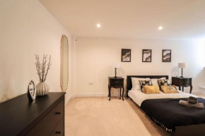 Spacious London 2 Bed Flat with Parking -10mins from Central